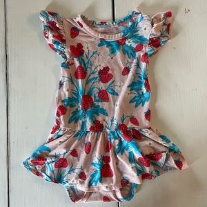 Posh Peanut STRAWBERRY ruffled sleeve bodysuit twirl 12-18 months